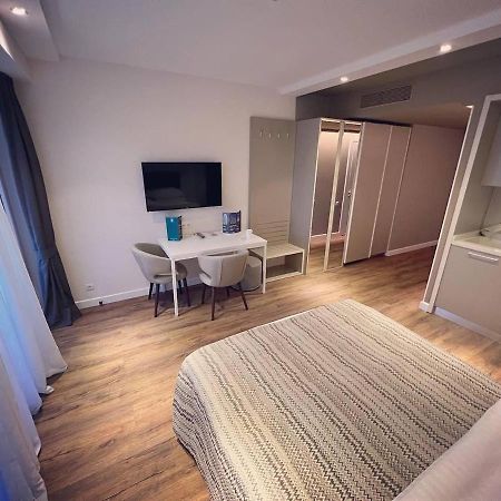 Gq Apartments On First Line Batoumi Extérieur photo