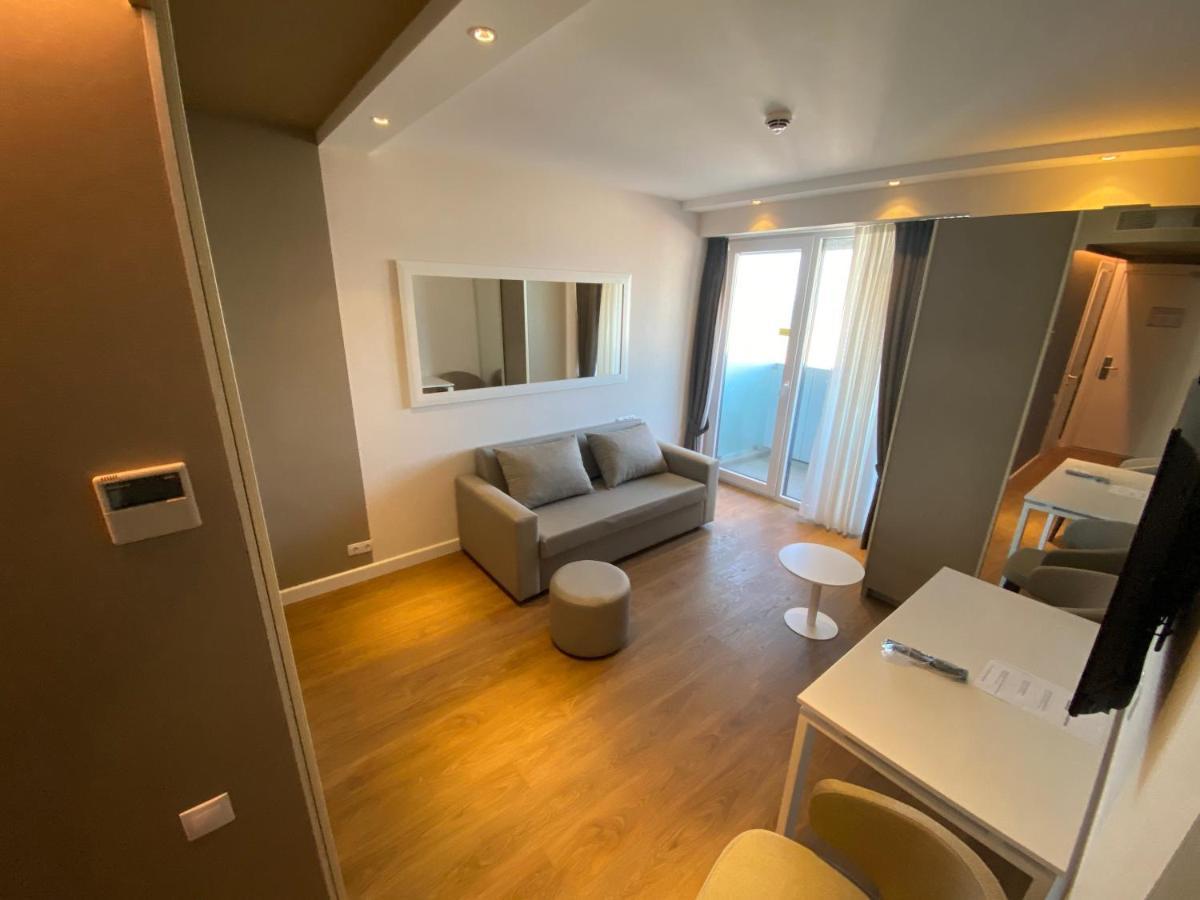 Gq Apartments On First Line Batoumi Extérieur photo