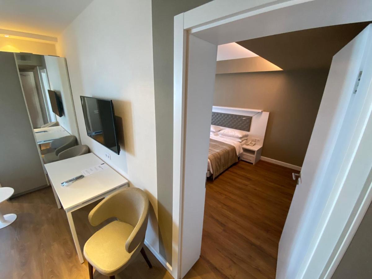 Gq Apartments On First Line Batoumi Extérieur photo