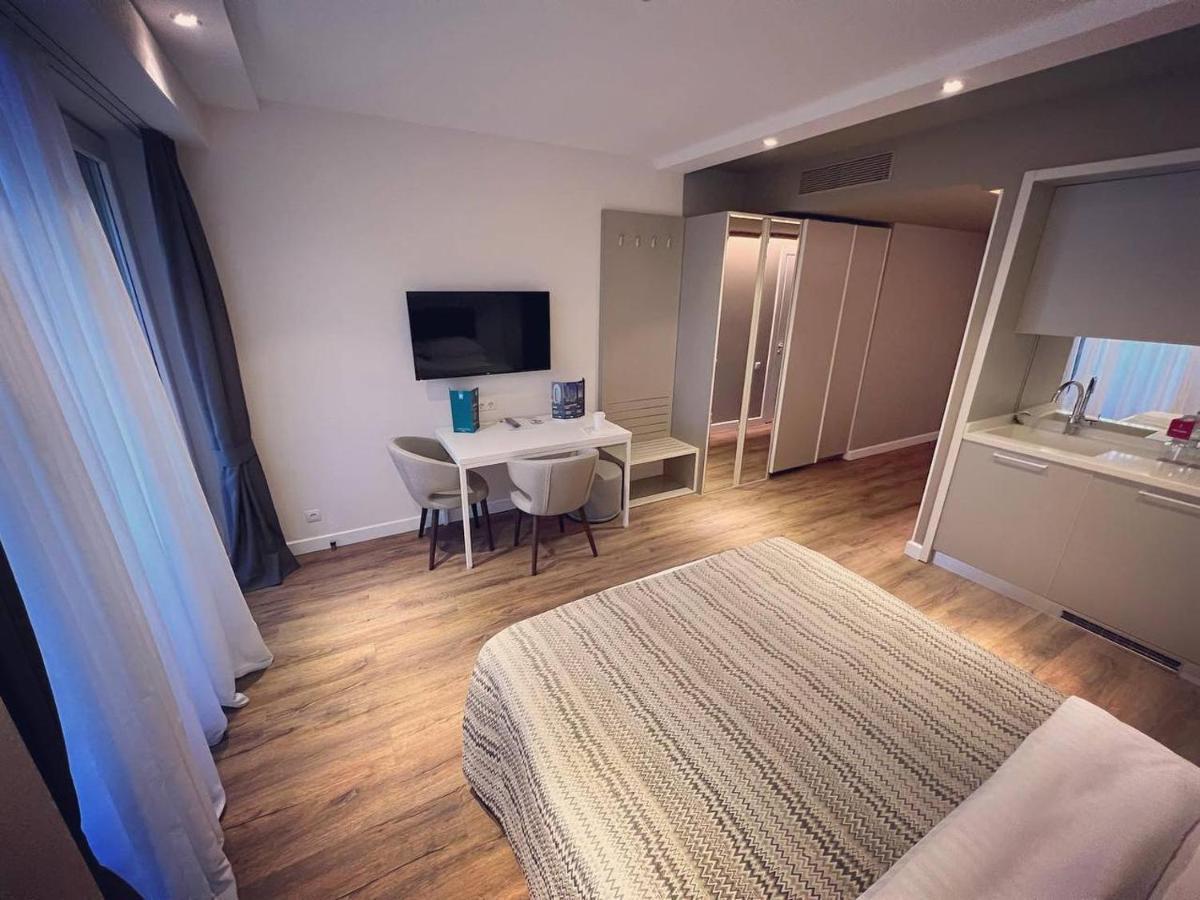Gq Apartments On First Line Batoumi Extérieur photo