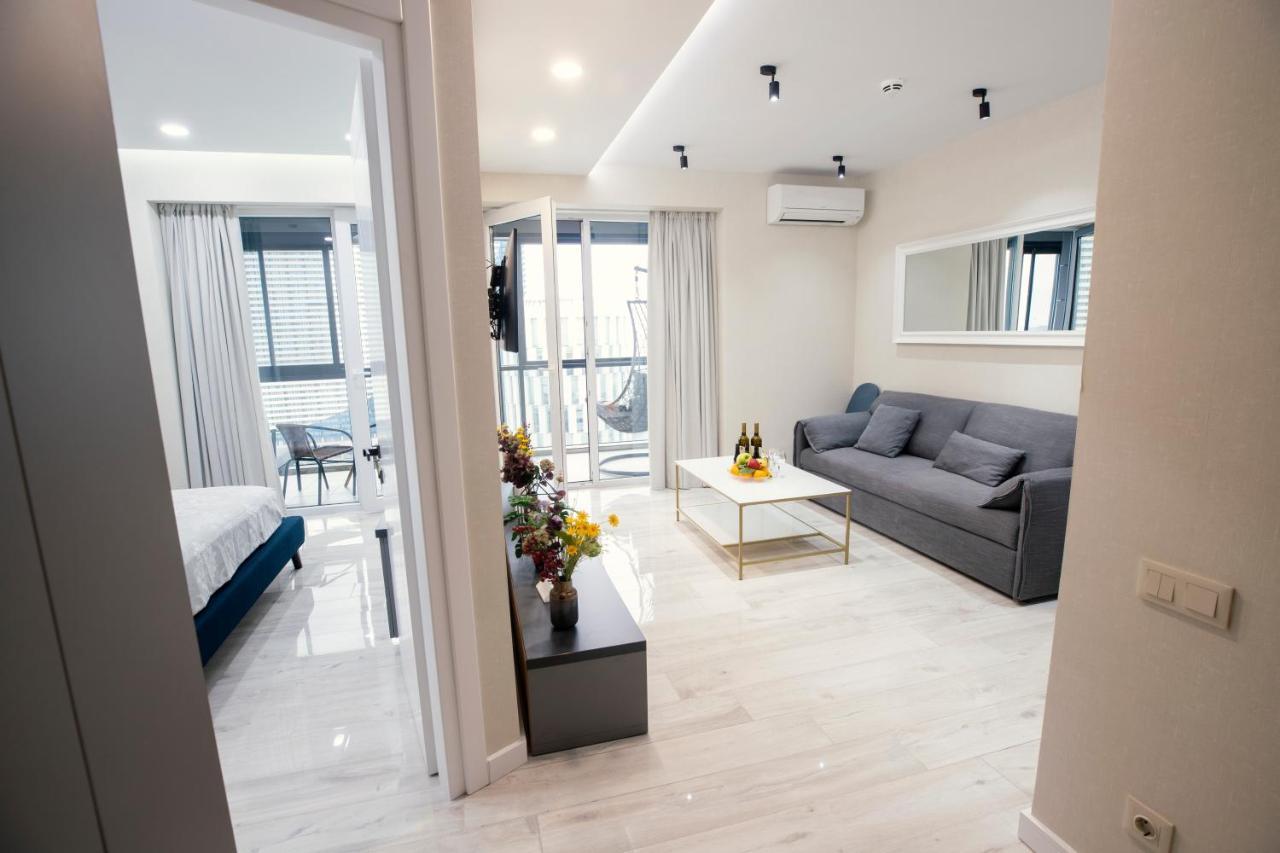 Gq Apartments On First Line Batoumi Extérieur photo